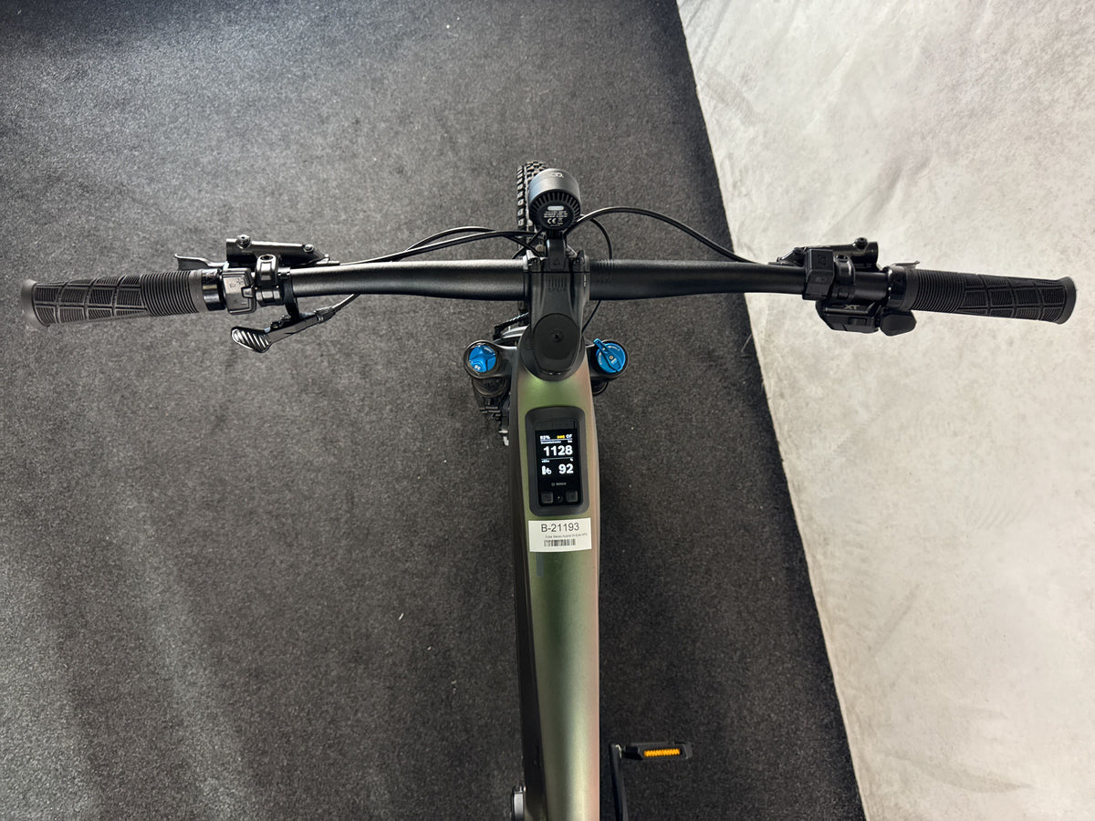 CUBE Stereo Hybrid ONE44 HPC SLX Evo 800 gebraucht – Cockpit aus Fahrersicht
