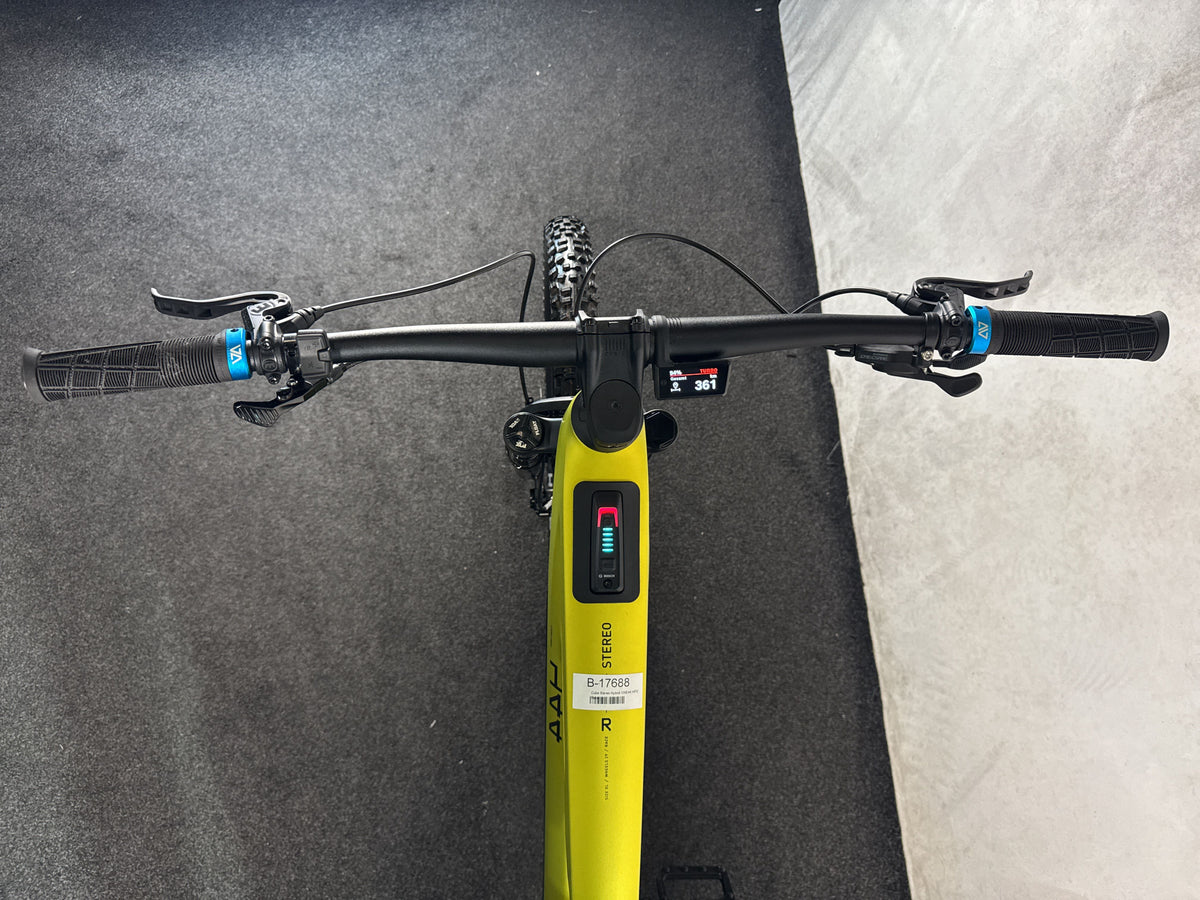 CUBE Stereo Hybrid One44 HPC Race 800 gebraucht – Cockpit aus Fahrersicht