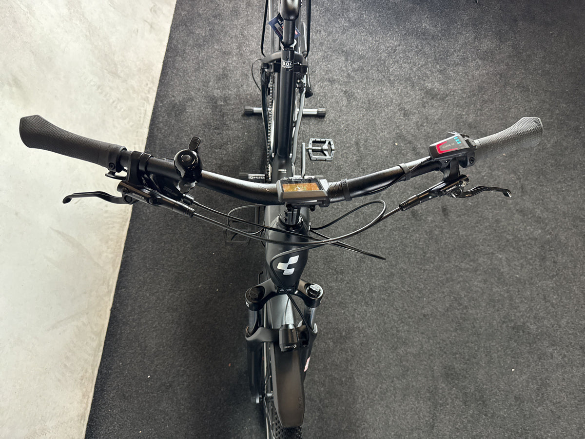 CUBE Nuride Hybrid Pro 750 Allroad Lady gebraucht – Cockpit von vorne