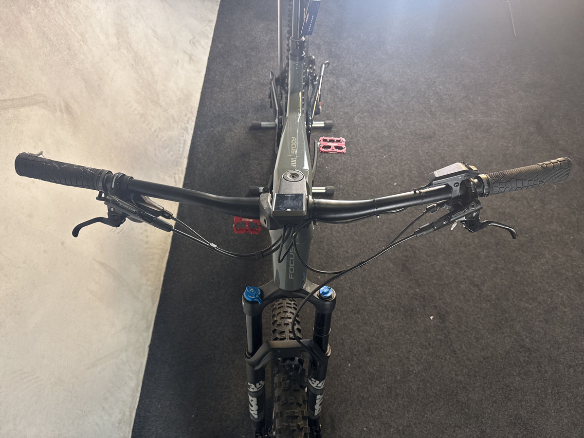 Focus THRON² 6.9 gebraucht – Cockpit von vorne