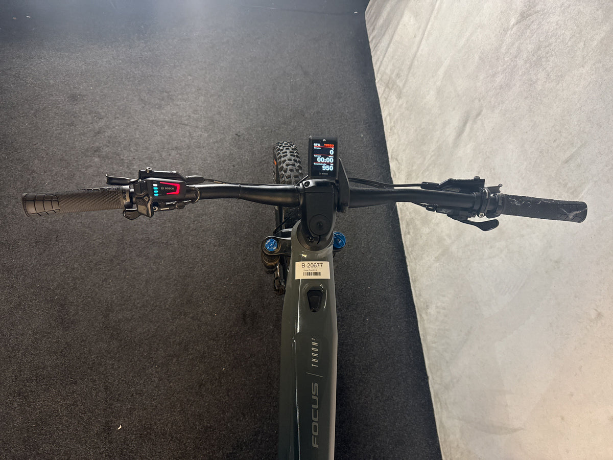 Focus THRON² 6.9 gebraucht – Cockpit aus Fahrersicht