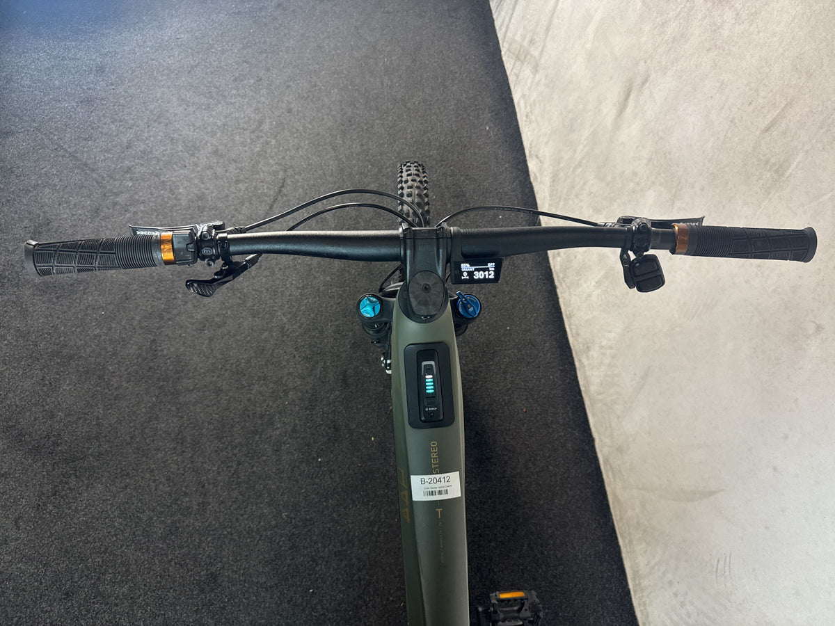 CUBE Stereo Hybrid One44 HPC TM 800 gebraucht – Cockpit aus Fahrersicht