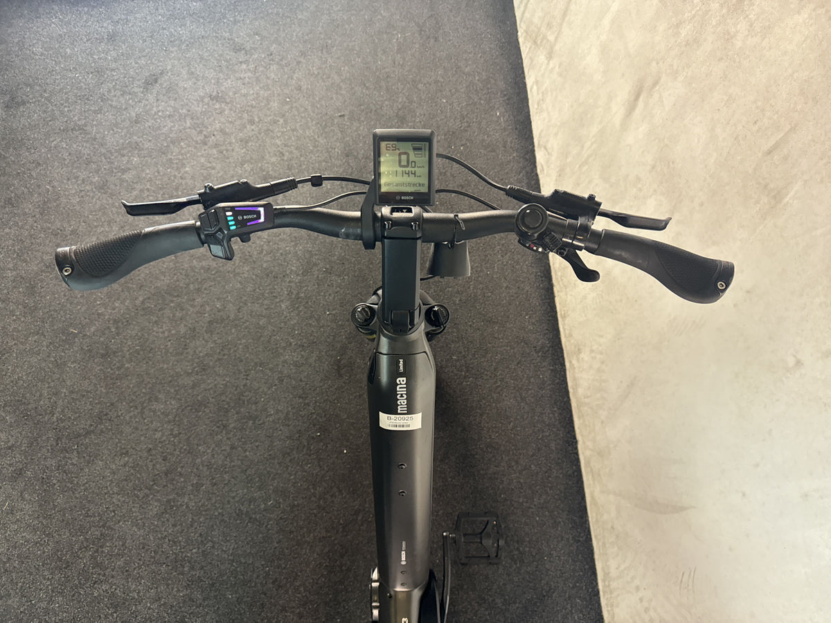 KTM Macina Limited gebraucht – Cockpit aus Fahrersicht