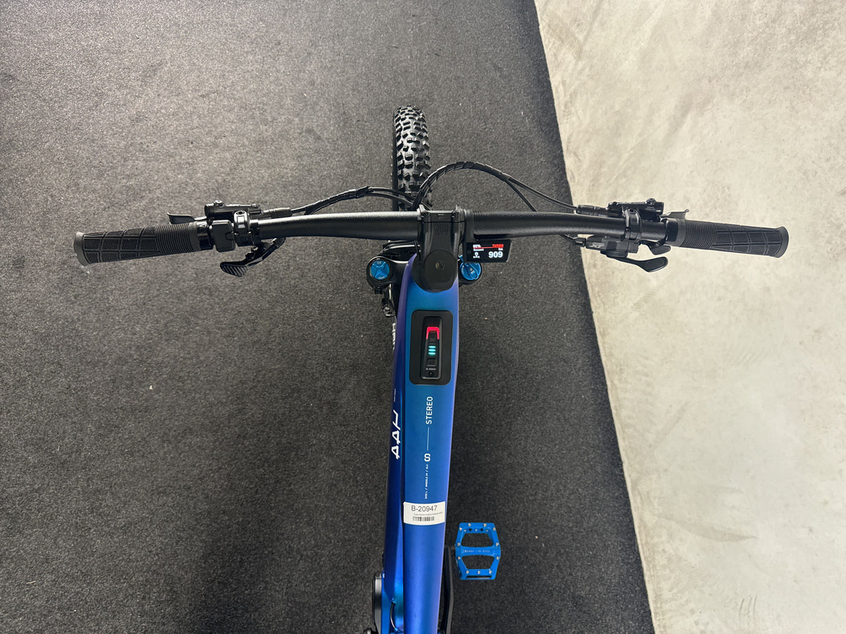 Cube Stereo Hybrid ONE44 HPC SLX 800 gebraucht – Cockpit aus Fahrersicht