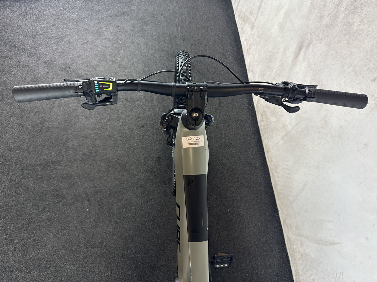 CUBE Stereo Hybrid 140 HPC Pro 750 gebraucht – Cockpit aus Fahrersicht