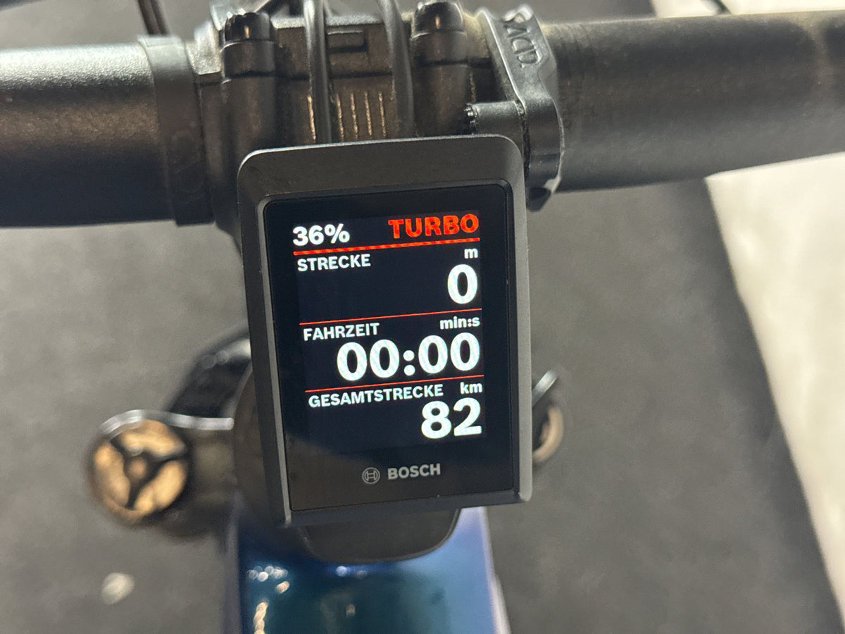 CUBE Reaction Hybrid SLX 800 gebraucht – Display
