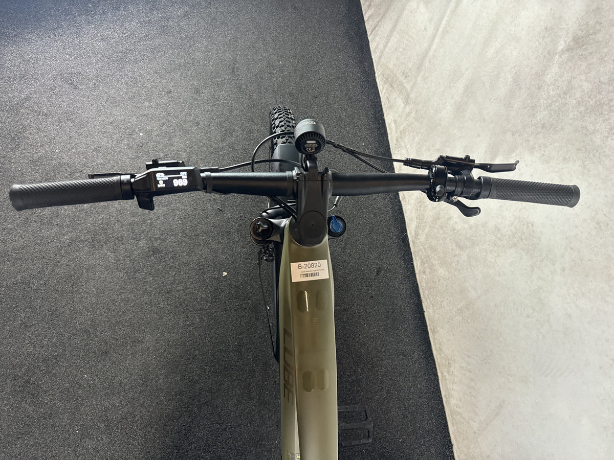 CUBE Reaction Hybrid Pro 800 Allroad gebraucht – Cockpit aus Fahrersicht