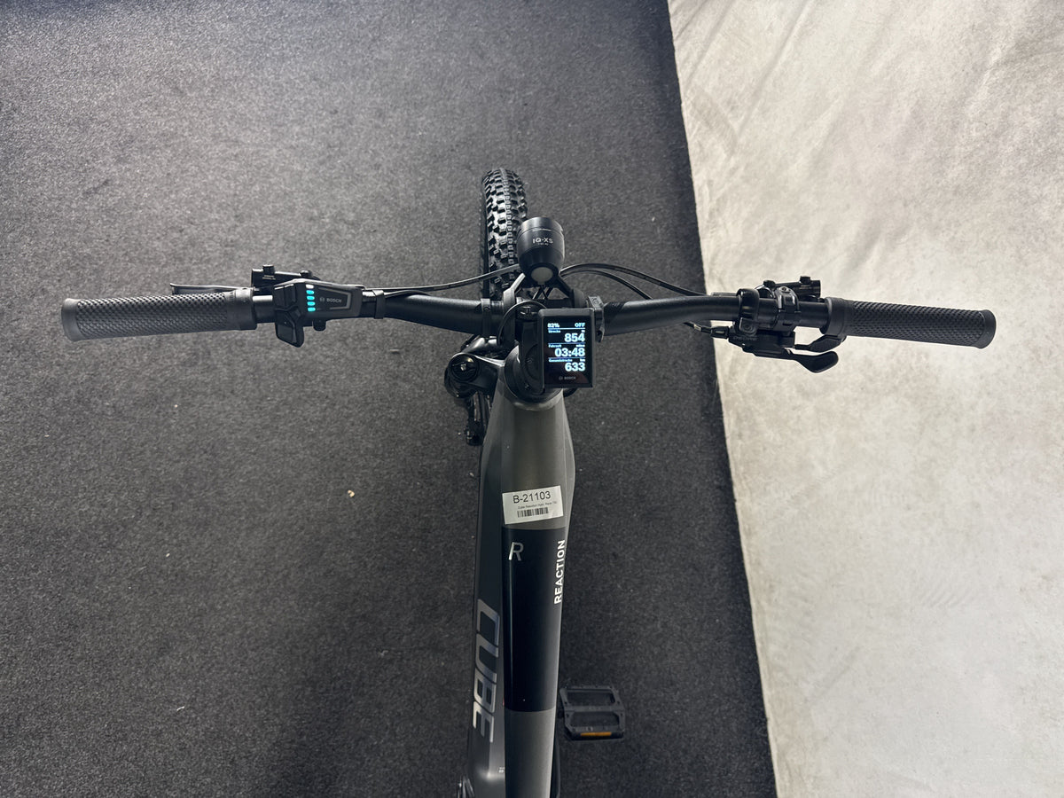 CUBE Reaction Hybrid Race 750 gebraucht – Cockpit aus Fahrersicht