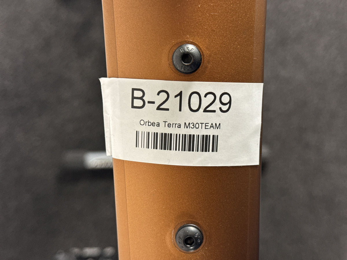 Orbea Terra M30TEAM gebraucht – Rahmennummer-Etikett