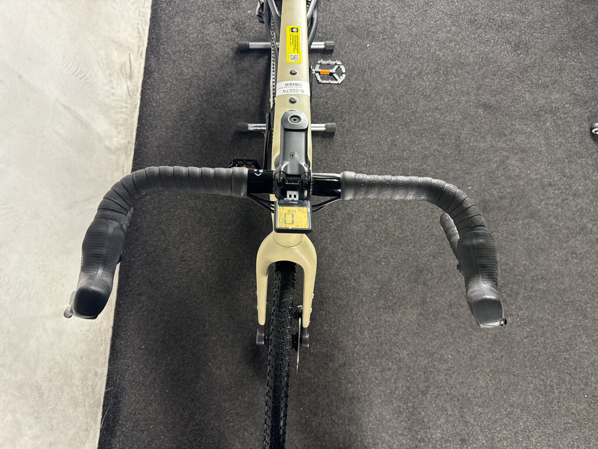 Mondraker Dusty R Grey Carbon Orange gebraucht – Cockpit von vorne