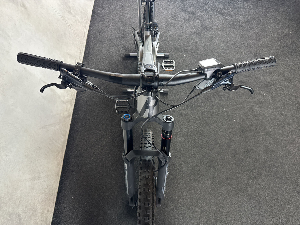 Rose ROOT MILLER PLUS 3 gebraucht – Cockpit von vorne