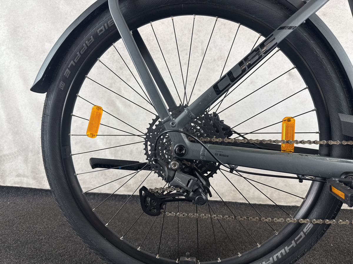 CUBE Kathmandu Hybrid ONE 800 gebraucht – Hinterradnabe und Schaltung
