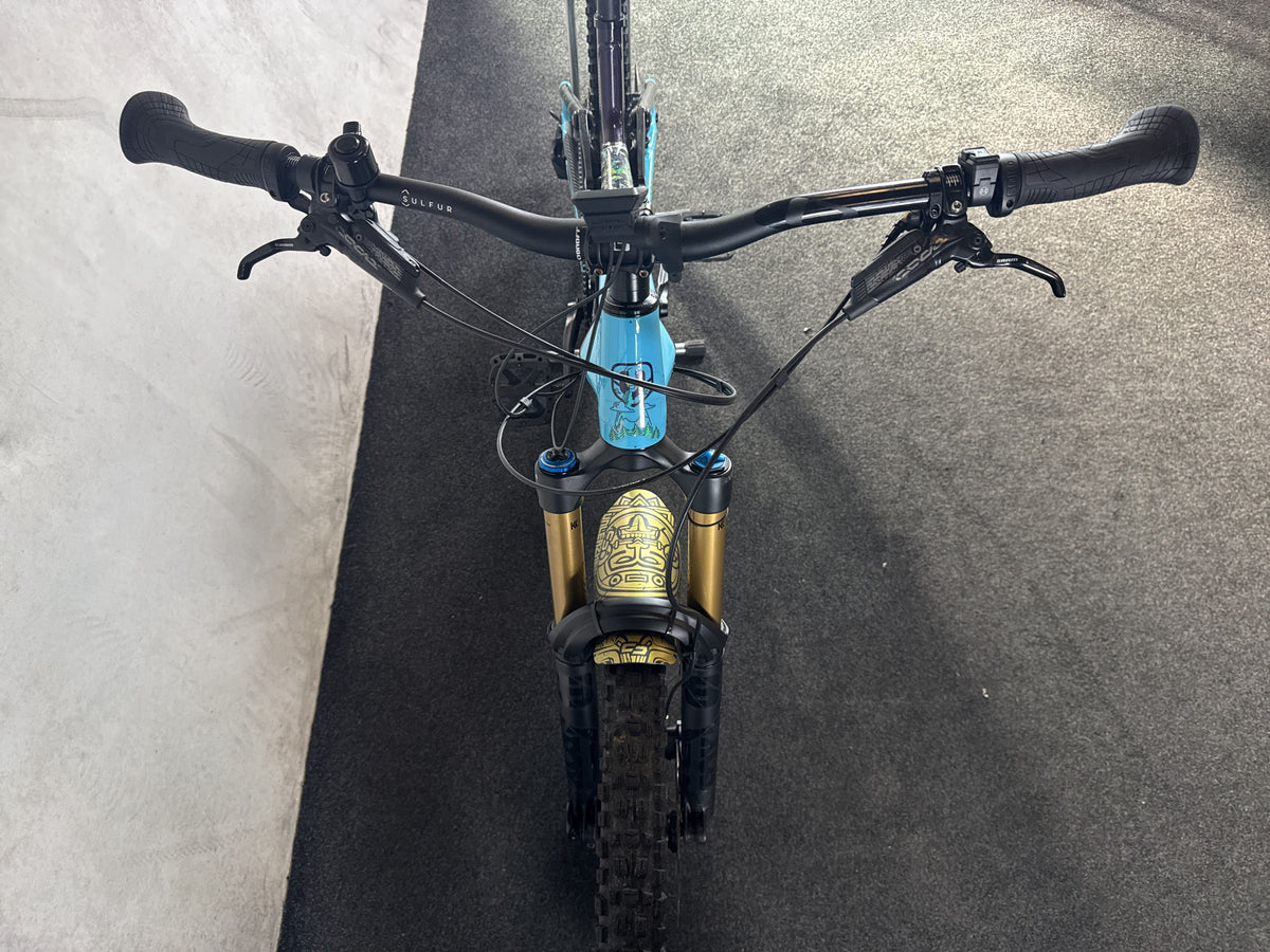 Mondraker Level RR gebraucht – Cockpit von vorne