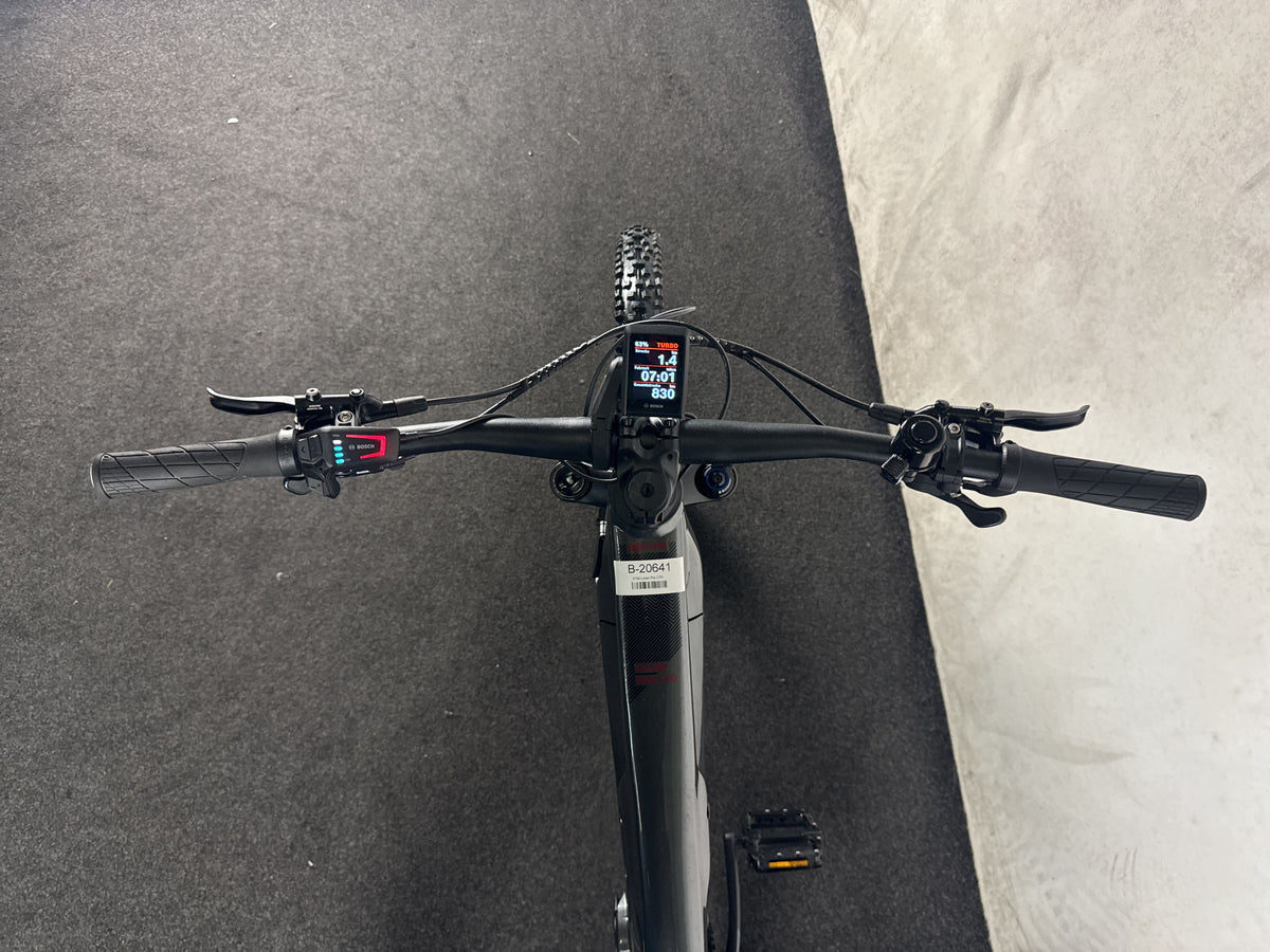KTM Macina Lycan Pro LTD gebraucht – Cockpit aus Fahrersicht