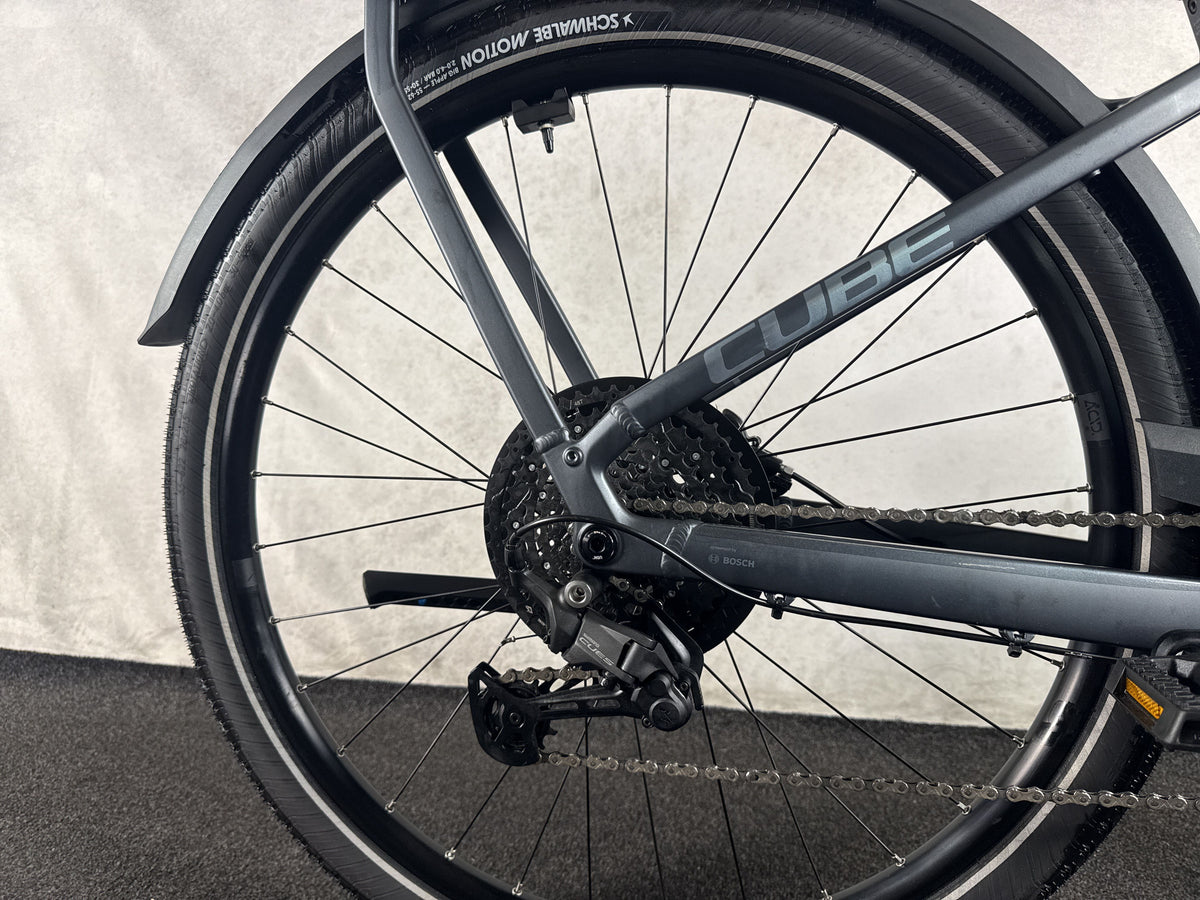 Cube Kathmandu Hybrid ONE 800 gebraucht – Hinterradnabe und Schaltung