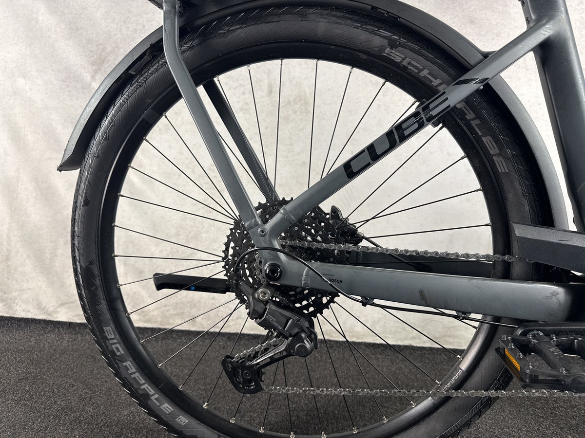 Cube Kathmandu Hybrid EX 800 gebraucht – Hinterradnabe und Schaltung
