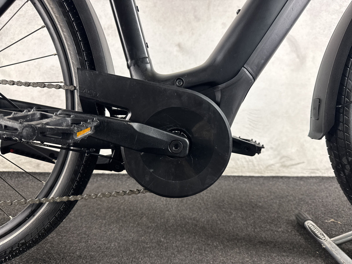 CUBE Touring Hybrid Pro 625 gebraucht – Motor von rechts