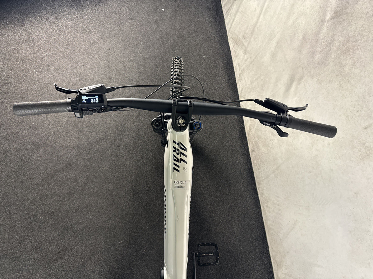Haibike AllTrail 8 gebraucht – Cockpit aus Fahrersicht