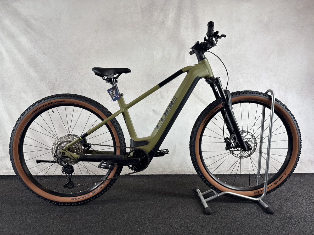 CUBE Reaction Hybrid Race 750 gebraucht – Seitenansicht rechts