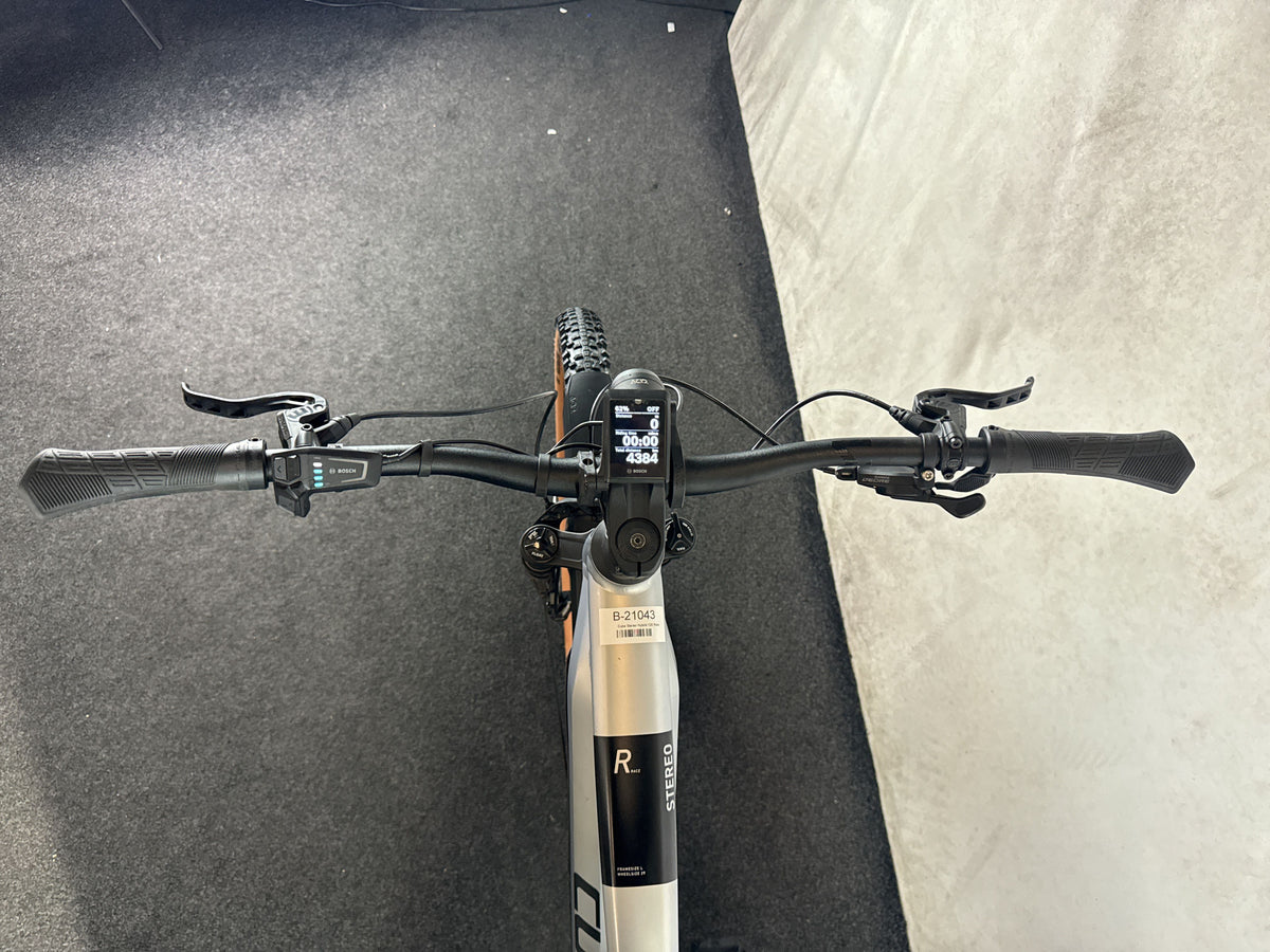 CUBE Stereo Hybrid 120 Race 750 gebraucht – Cockpit aus Fahrersicht