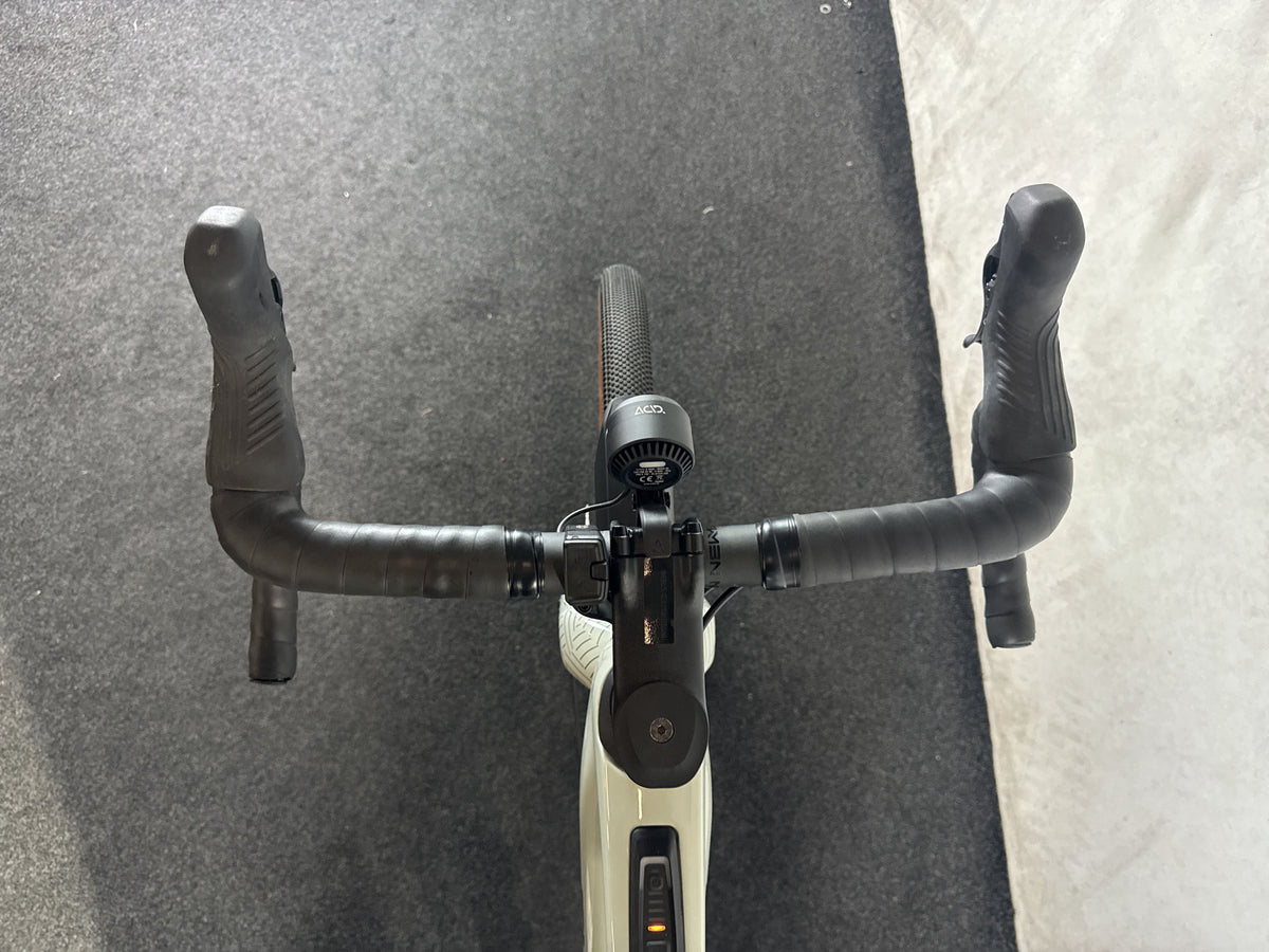 CUBE Nuroad Hybrid C:62 Race 400x FE gebraucht – Cockpit aus Fahrersicht