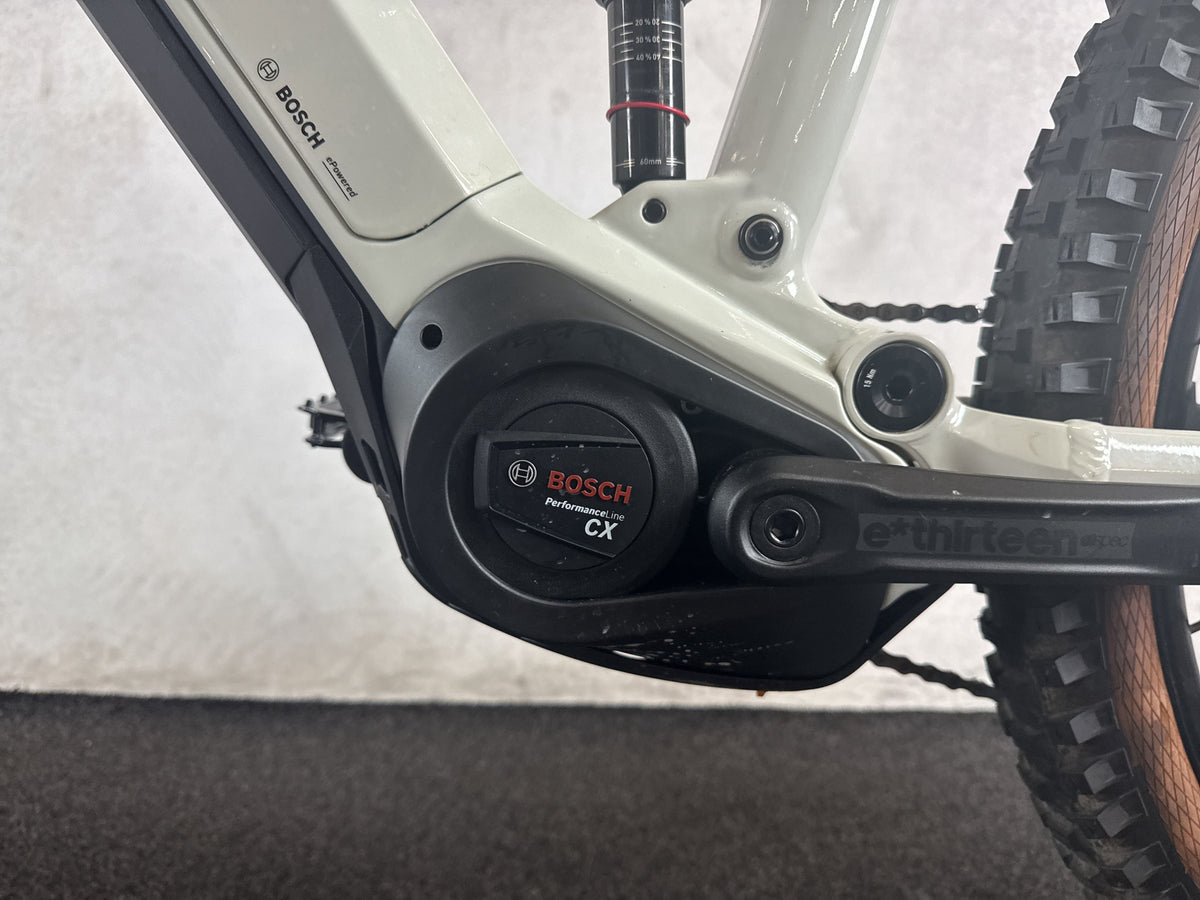 Bulls Sonic EVO AM 4 Carbon 29/27,5 gebraucht – Motor von links