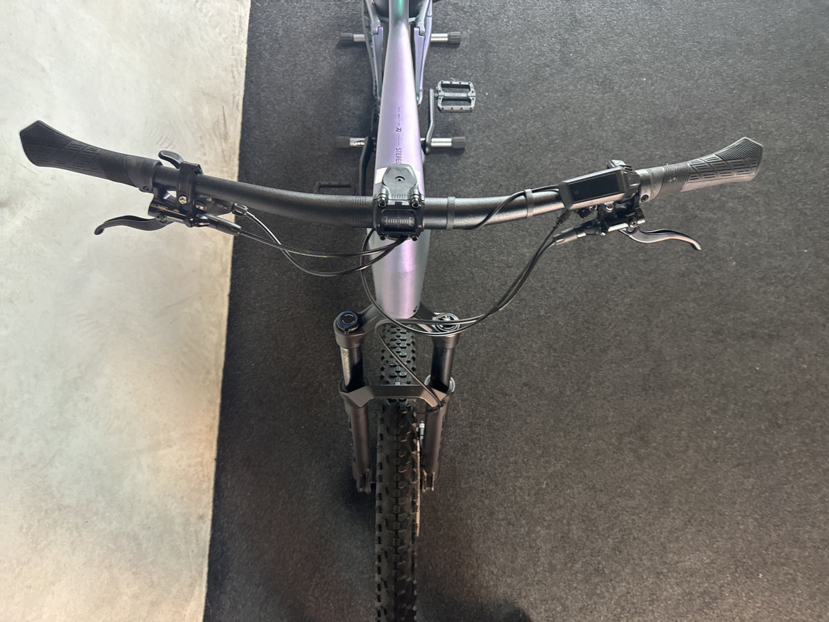 Cube Stereo Hybrid ONE22 Race 800 gebraucht – Cockpit von vorne