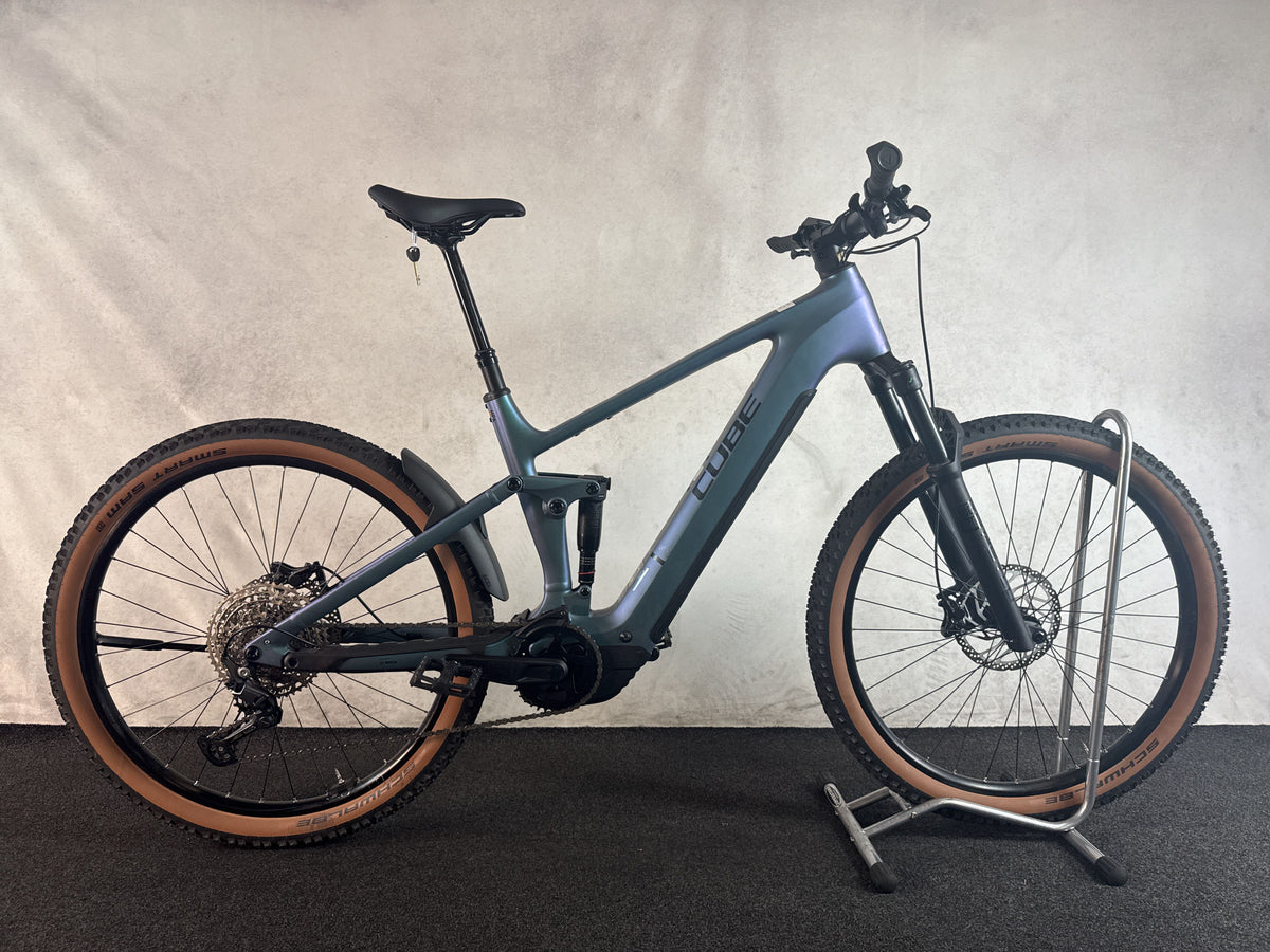 Cube Stereo Hybrid ONE22 Race 800 gebraucht – Seitenansicht rechts