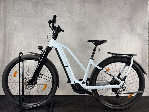 Cube Kathmandu Hybrid One 800