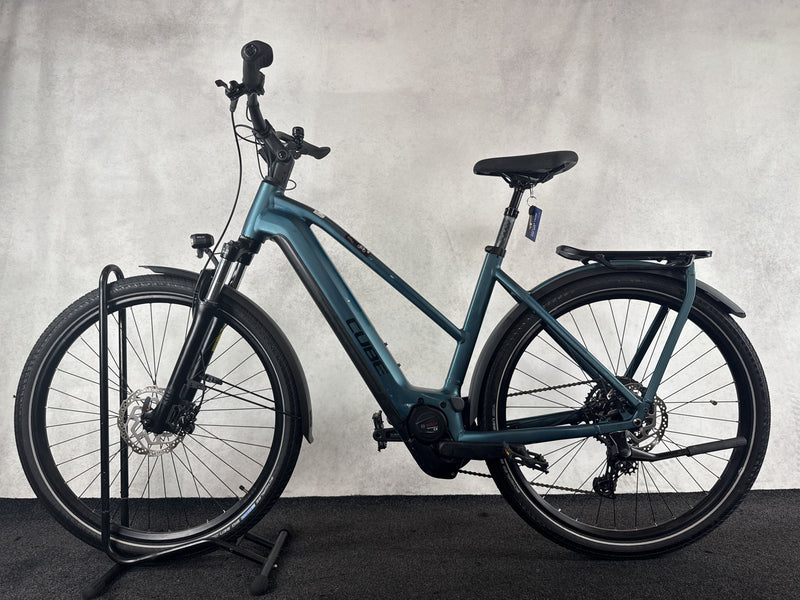 Cube Kathmandu Hybrid One 750