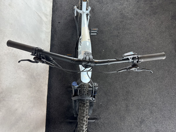 Cube Reaction Hybrid Pro