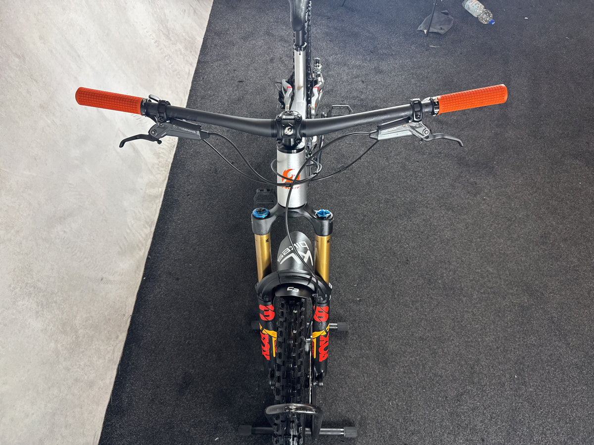 Bifoco — cockpit_von_vorne