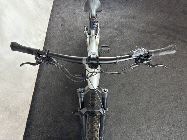 Cube Stereo Hybrid One22 Race 800