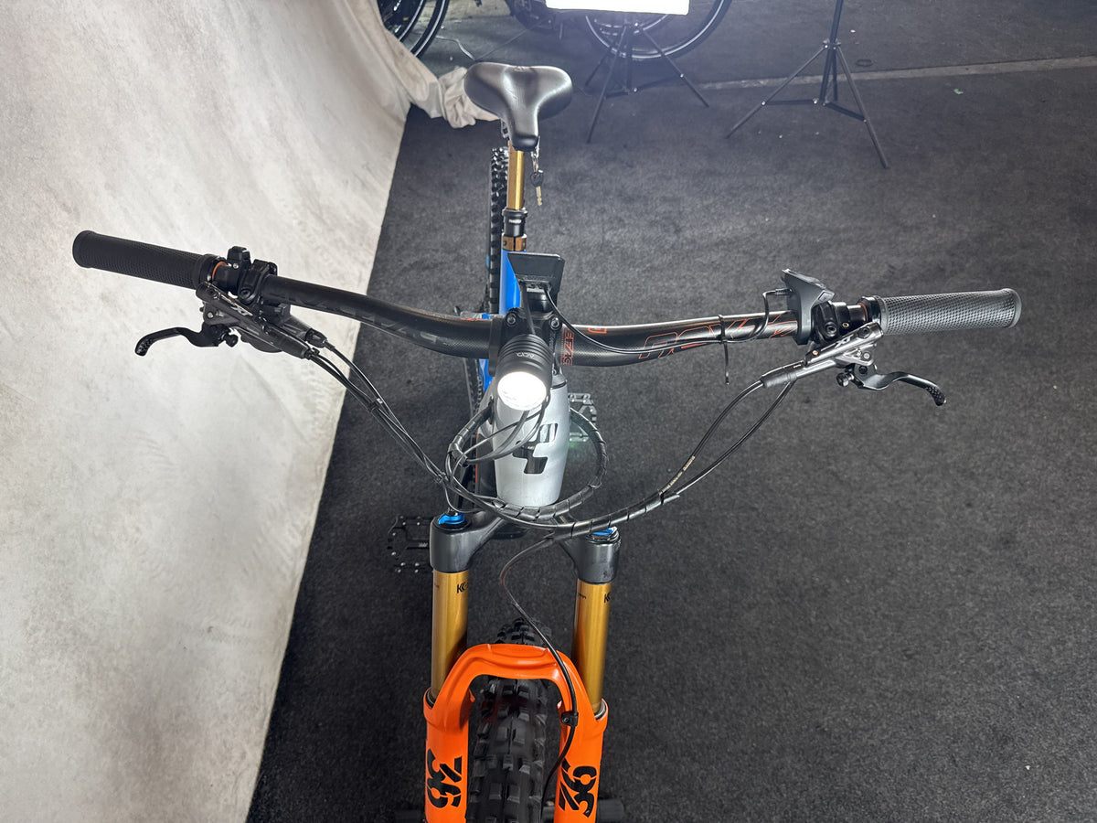 Bifoco — cockpit_von_vorne
