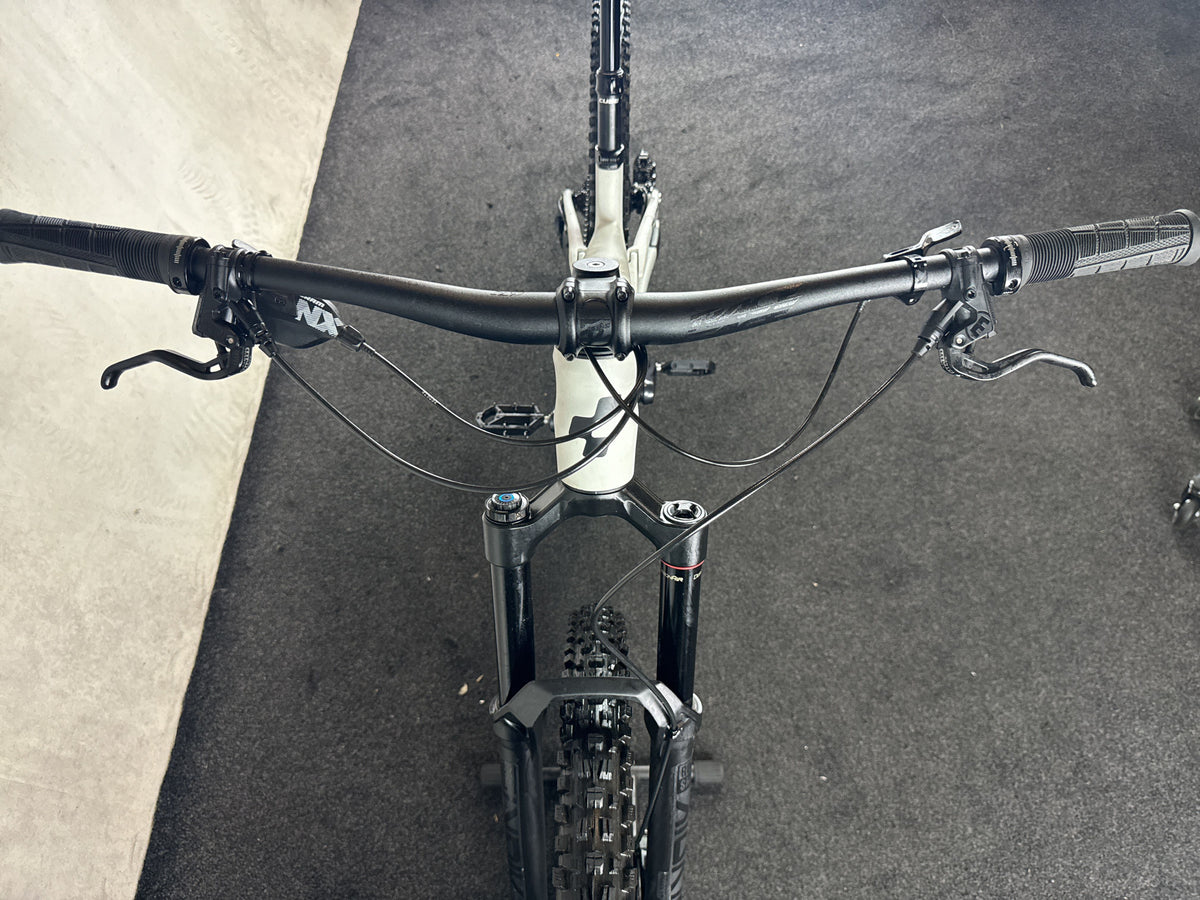 Bifoco — cockpit_von_vorne