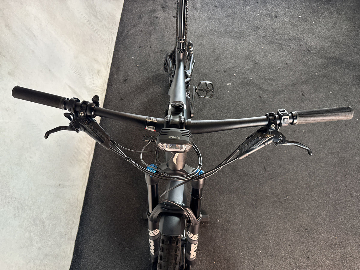 Bifoco — cockpit_von_vorne